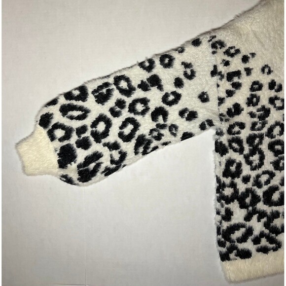 VINCE CAMUTO Animal Print Jacquard Eyelash Fuzzy Sweater Size L (Bx 18) - Picture 2 of 8
